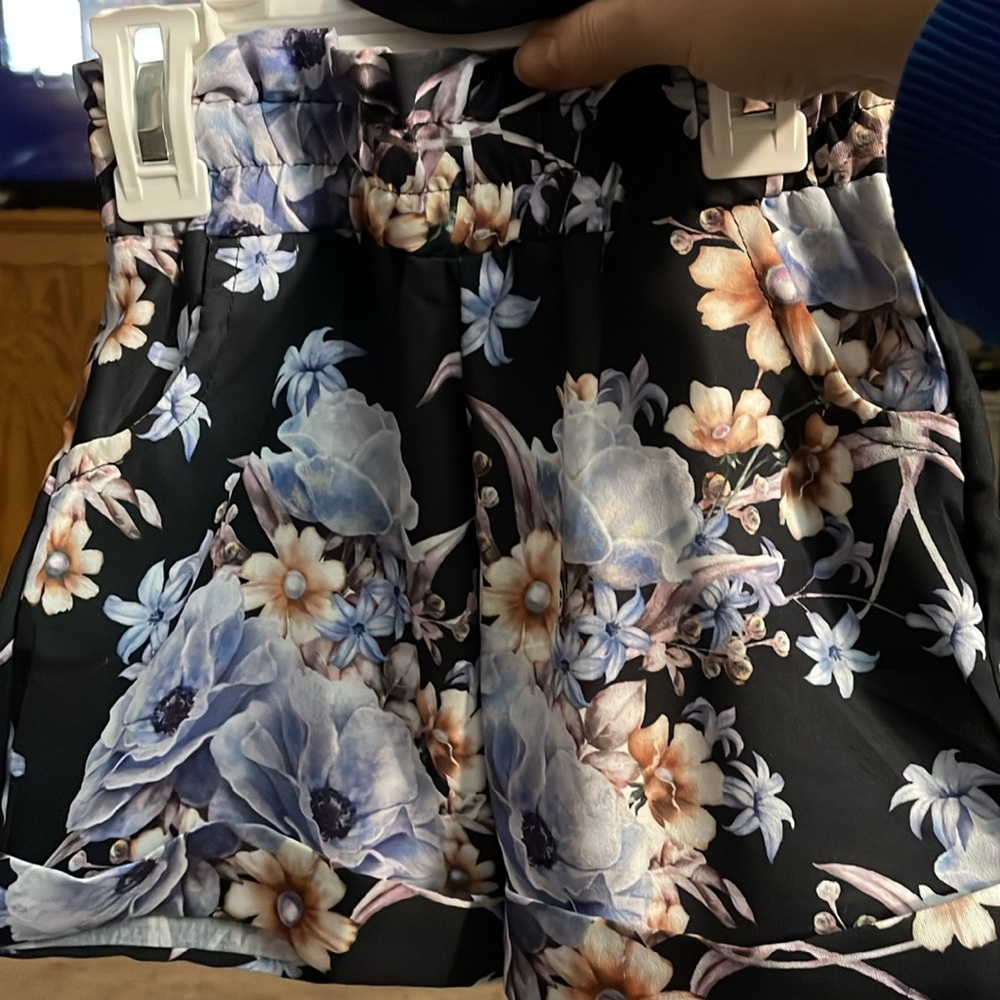 Short Set - Picture 3 of 5